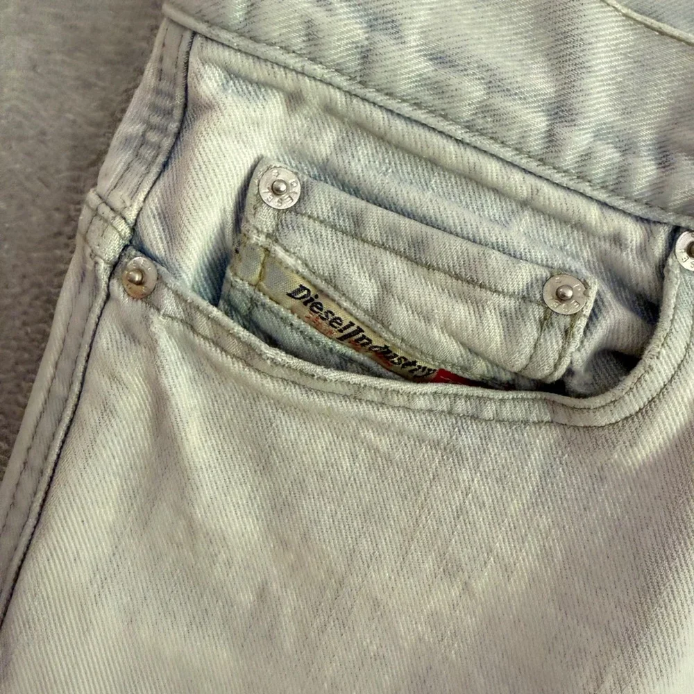 Diesel Ravix Mens 34x30 Light Blue Wash Bootcut Wide Leg Jeans Made in Italy